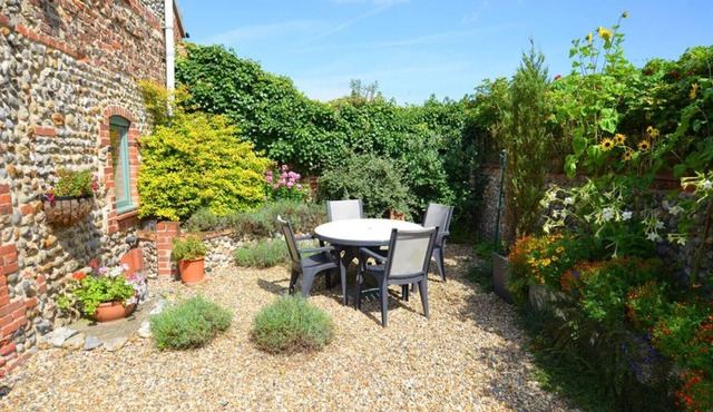 The Little Barn - Two Bedroom House, Sleeps 4