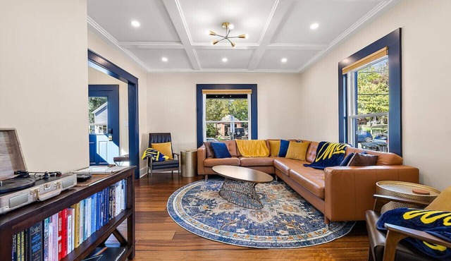 The Little Big House: 6-Bed Home in Downtown A2