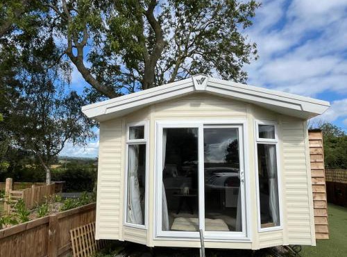 The Little Bitty Farm Lodge