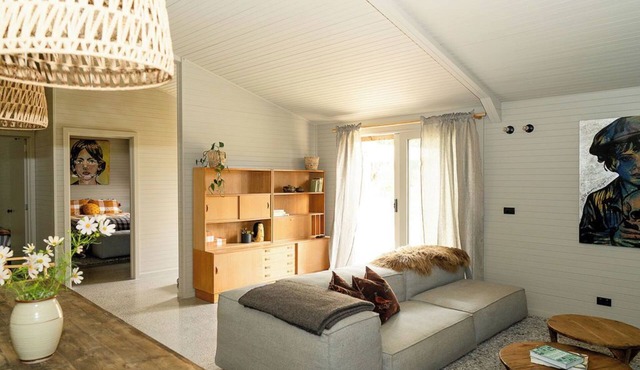 The Little Black House a cosy 2 bedroom cottage in Main Ridge