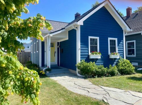 The Little Blue Cottage in Fountain Square-Family Friendly