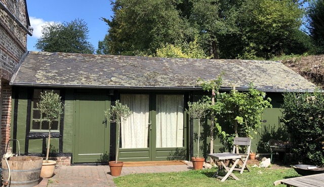 The little cottage: between land and sea