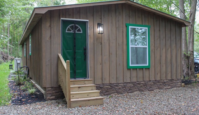 The Little Cabin on Old Main Rd- Woodland Getaway