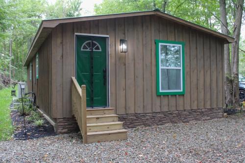 The Little Cabin on Old Main Rd