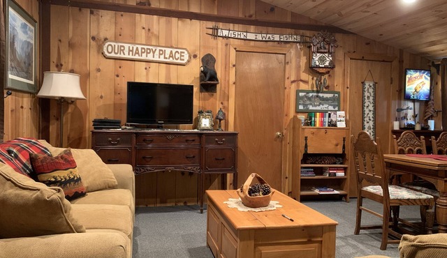 The Little Cabin in the Pines!