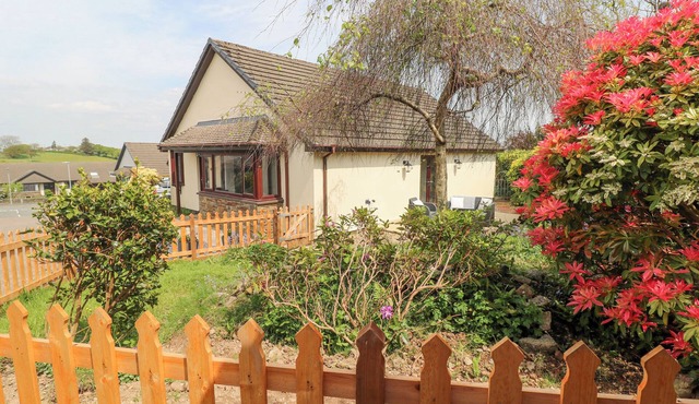 THE LITTLE CWTCH, character holiday cottage in Llansteffan