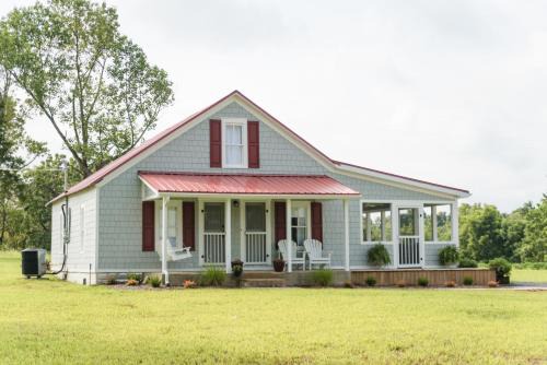The Little Farmhouse at Garrison Farmstead near Greensburg KY