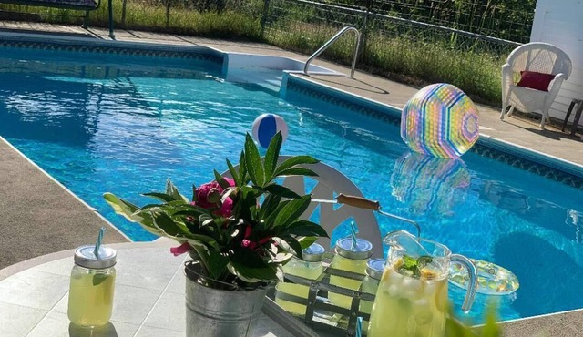 The Little Farmhouse at Adams Farm just minutes to skiing, golf and lakes