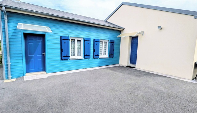 The little blue house