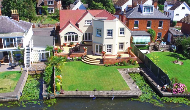 THE LITTLE HOUSE, family friendly, with a garden in Horning