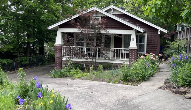 The "Little House on the Hill"- Near Downtown Fayetteville and the U of A