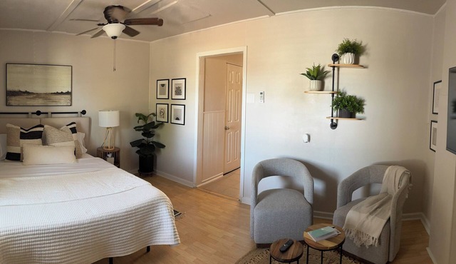 The Little Layover, charming studio apt in Santa Rosa located near Blue Hole!