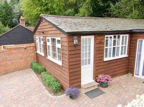 The Little Lodge House