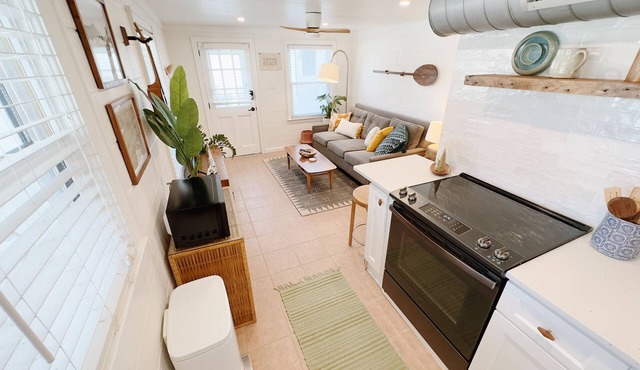 The Little Paddle Beach Cottage near the Boardwalk