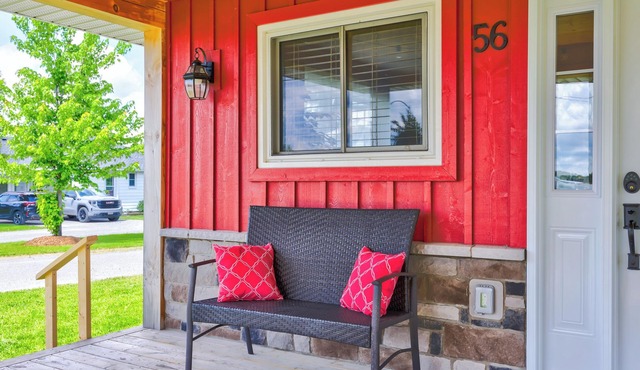 The Little Red Cottage - Ideal for long stays!