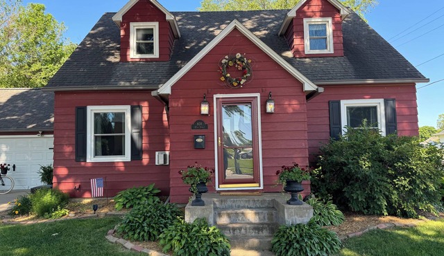 The Little Red Cottage is 1-bedroom on Main Level with access to the main floor