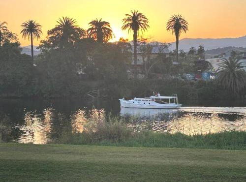 The Little River Cottage - Riverfront Retreat