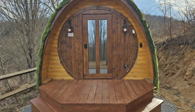 The Little Shire at Highland Hideaways - Hobbit House - Arcade & Theater