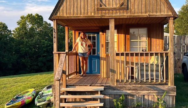 The Little Sugar Shack, a rustic tiny cabin with hot tub access & fiery sunsets!
