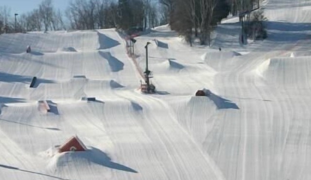 THE LITTLE VILLAGE , Queen Room 110