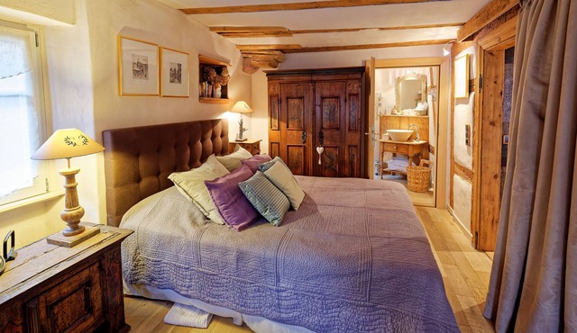 The Little Wolf* romantic 5* nest with balcony overlooking the garden. Quiet