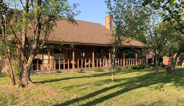 The Live Oak Home: private area with song birds, wildlife and bright stars.