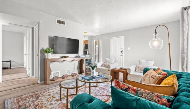 The Lively Getaway | Vibrant Colors + BBQ