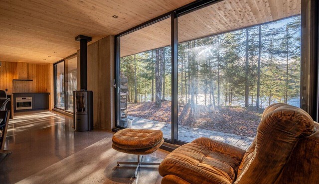 The LoveShack |Hot Tub | Front Lake