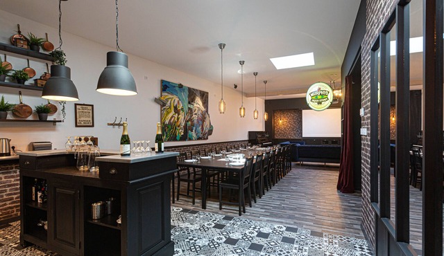 The Loft 6-12 pers Dormitory with Shower-Modern