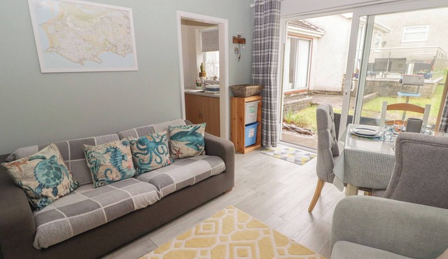 THE LOBSTER POT, pet friendly, luxury holiday cottage in Oxwich