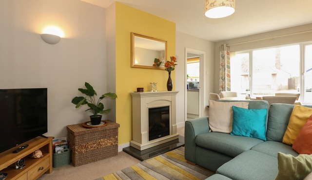 THE LOBSTER POT, pet friendly, country holiday cottage in Overstrand