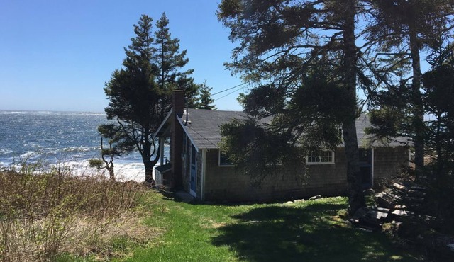 The Lobster Trap Cottage - on the water - Port Clyde
