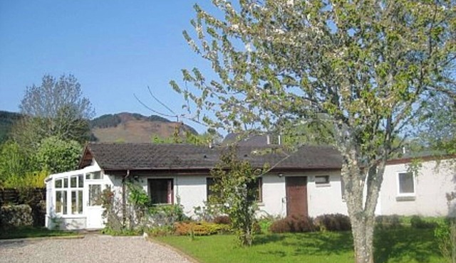 The location in Aultgowrie is lovely with classic views of Highland landscapes.