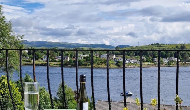 The Lochnell Arms Hotel