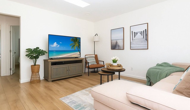 The Locust Landing, 10 Minutes to Beach, AC, Private Parking, 2 Bedrooms, Fits 5