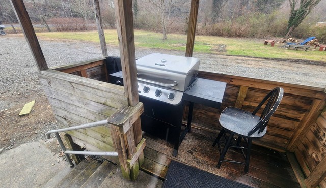 The Lodge 1st Floor 1-bedroom/Kitchen apartment with AC and WiFi in Kimball