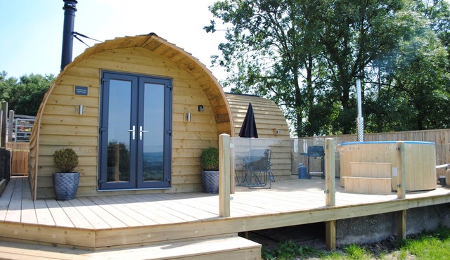 The Lodge at Brambles Farm - Sleeps 4, Hot Tub