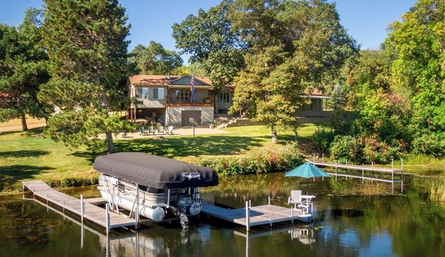 The Lodge at Cabin 8 Retreats – 6,000 Sq Ft of Joy, Steps from the Water