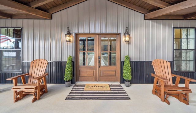 The Lodge at Chestnut Creek Sleeps Large Families & Groups Unwind & Gather