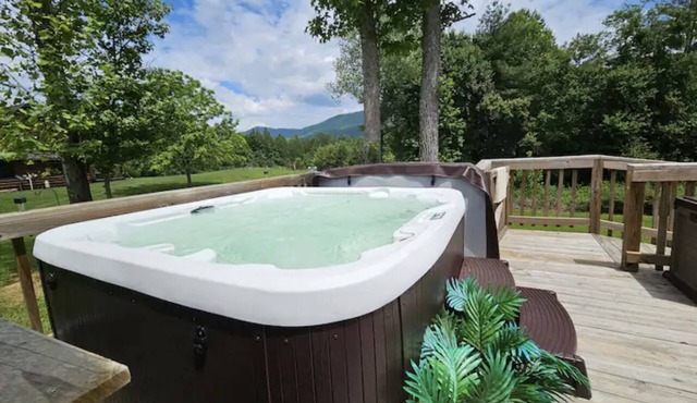The Lodge at Coker Creek 2 nnMountain View-Hot Tub! NEW LISTING!