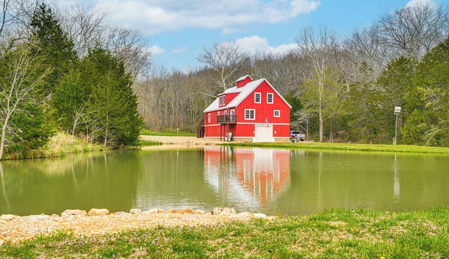 'The Lodge at Crider Creek' Getaway on 140 Acres!