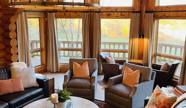 The Lodge at Dolan Creek Farm with private hot tub.