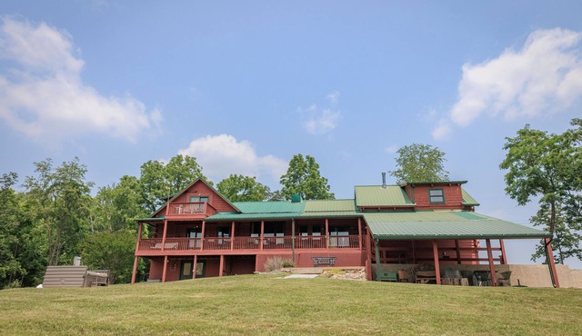 The Lodge at Joe Walker Hollow, privacy at its best with plenty of family space