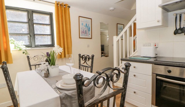 THE LODGE AT THE CRIDFORD INN, pet friendly in Chudleigh