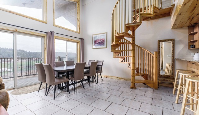The Lodge at Duck Creek: EAGLE'S LOOKOUT SUITE