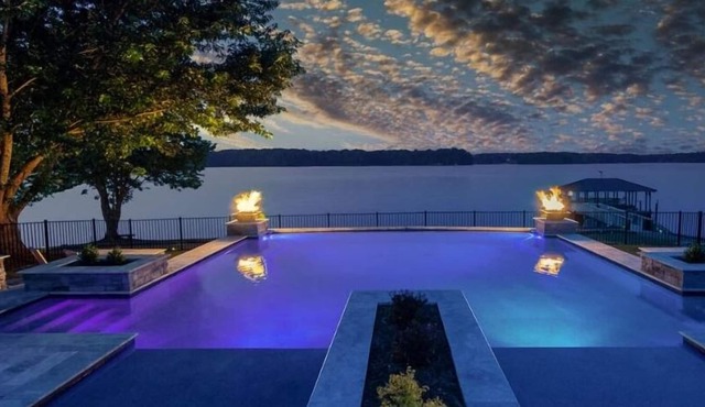 THE LODGE! Best views on the Lake! Amazing Log Cabin-Pool | Sleeps 22 |Pickle Ball Court