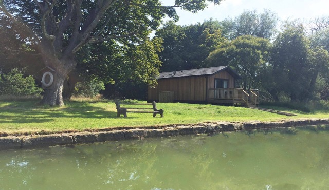 The Lodge by the Lake, Dunbar including hot tub