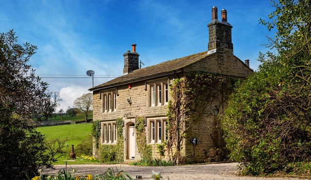 THE LODGE, family friendly, character holiday cottage in Grassington