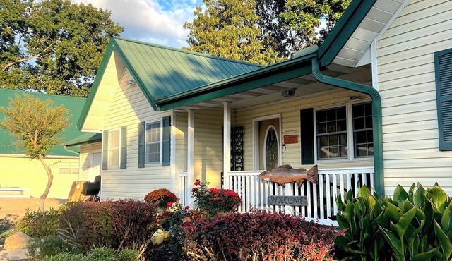 "The Lodge" GREAT FOR GROUPS & Walk-in Norfork River Access in Norfork, AR