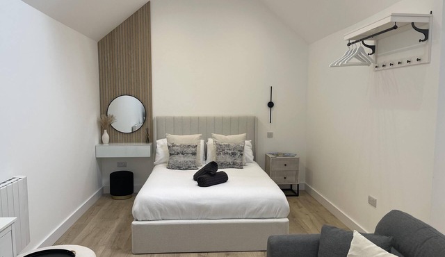 The Lodge Hideaway - Studio Style, Simple Luxury